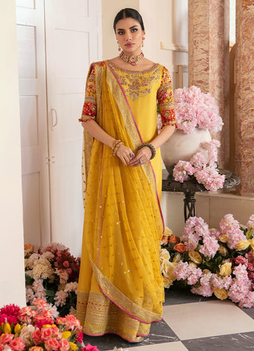 Indian Wedding Saree brings to you the latest collection of sarees for  sangeet & mehendi function. You can choose from different colors like  yellow, red, green, ... : r/AnaaraEthnic