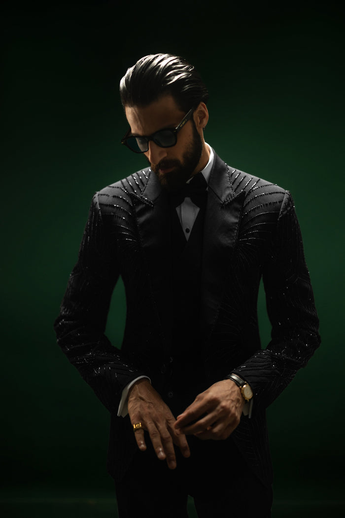 Obsidian éclat – the Linear Handwork Tuxedo