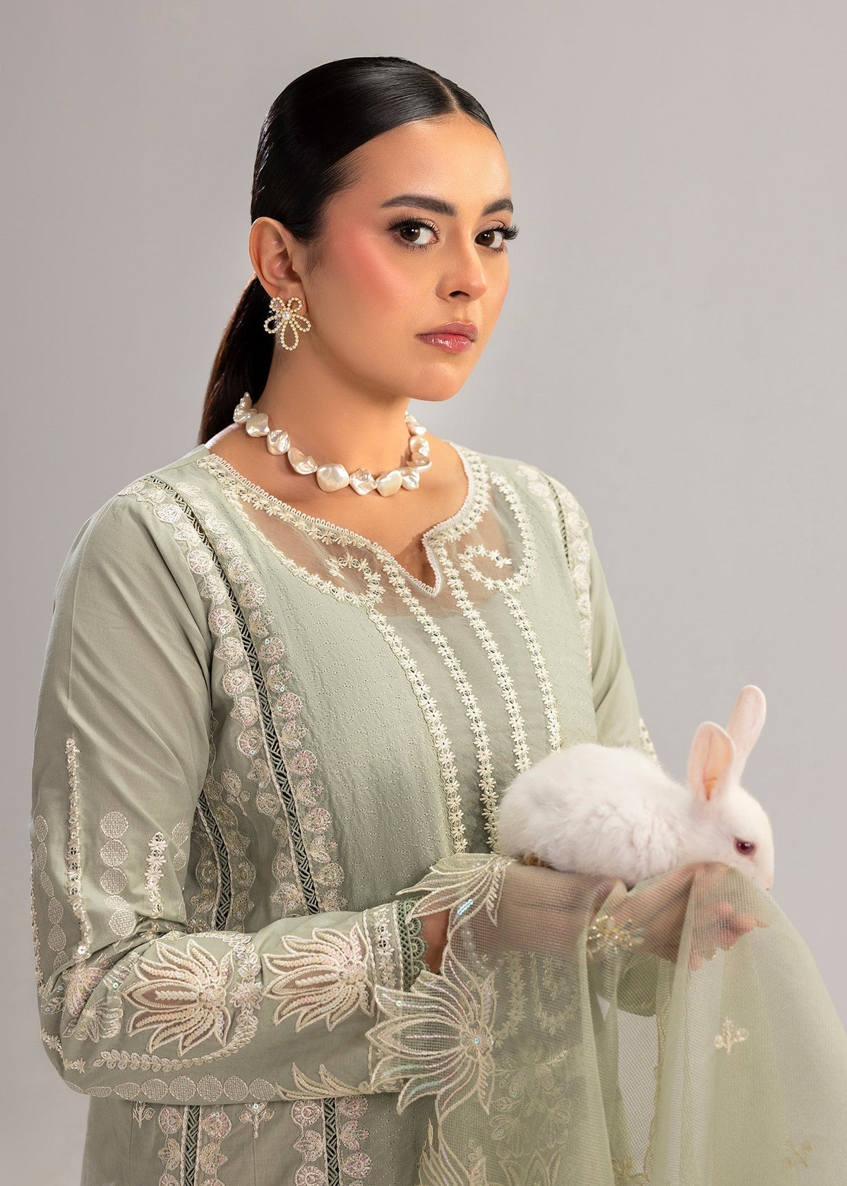 2633A Embroidered 3 Piece