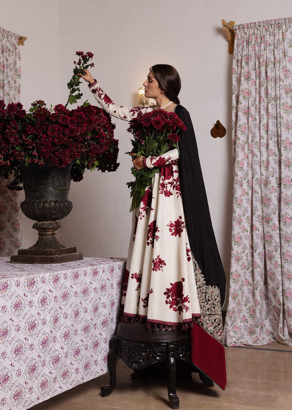 Hussain Rehar Gulnar embroidery detail