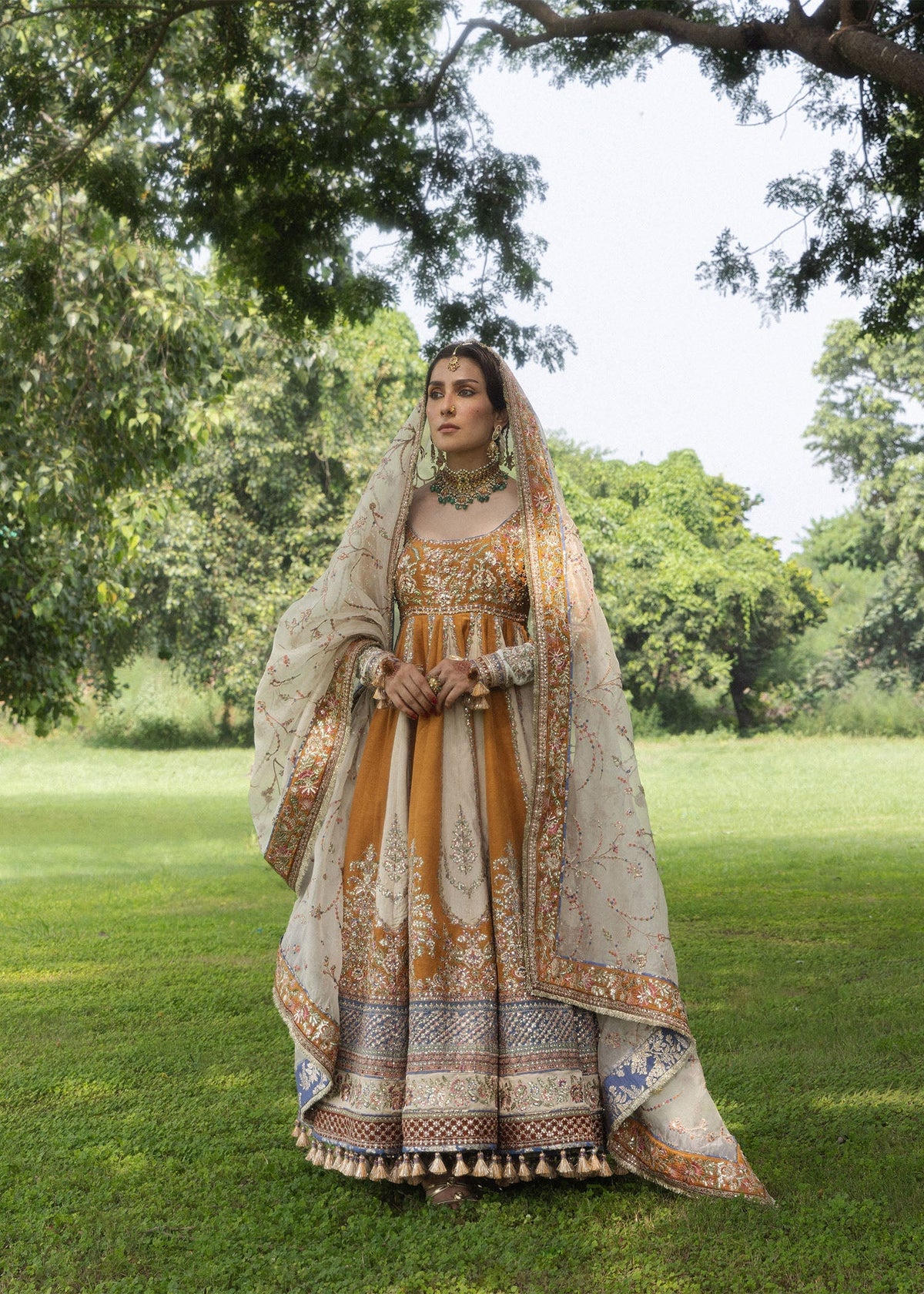 Hussain Rehar Mehru embroidery detail