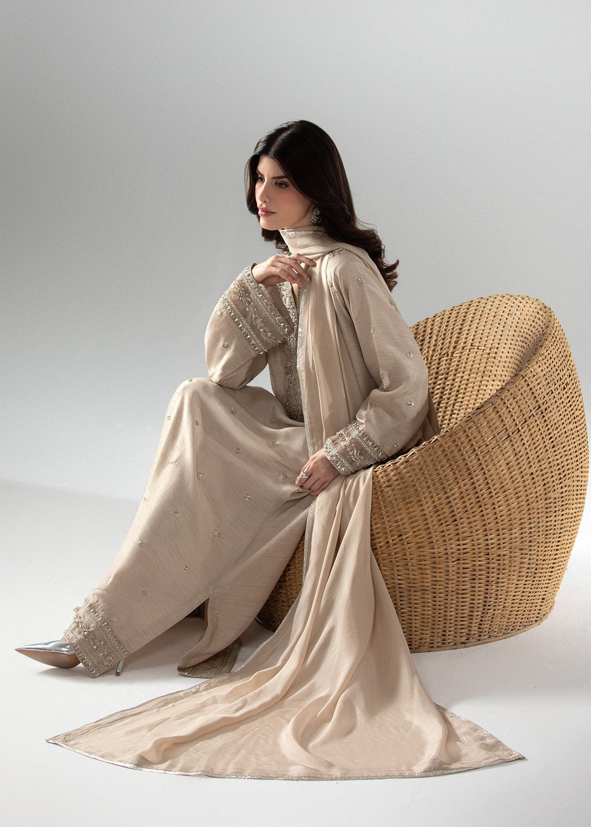 2660A Embroidered 3 Piece