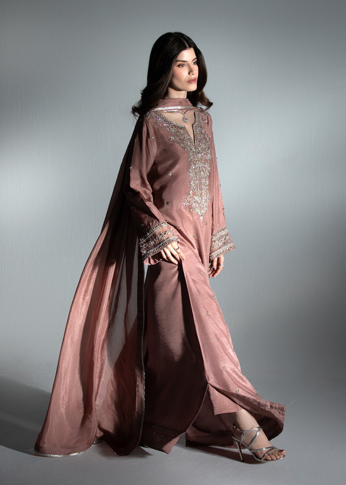 2660B Embroidered 3 Piece