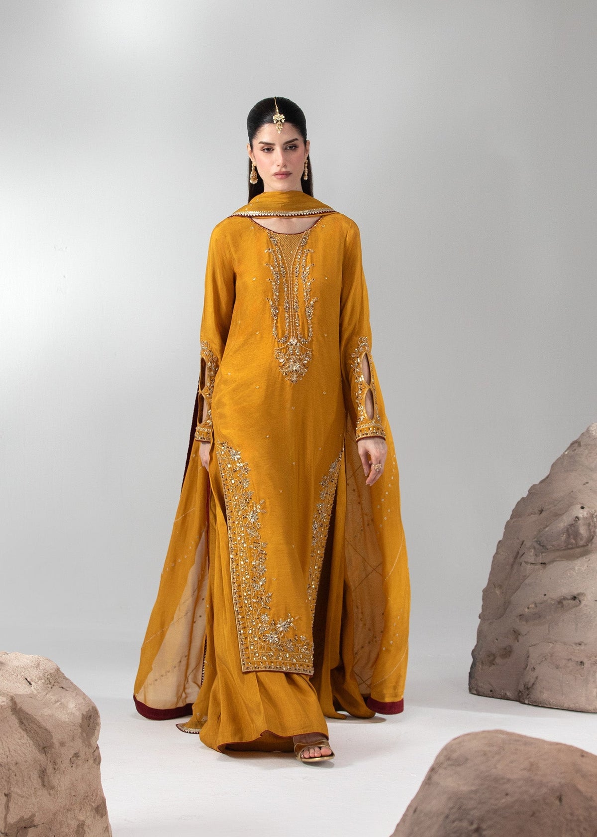 2659A Embroidered 3 Piece