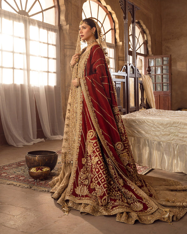 Farshi lehenga Gold Dupatta Pakistani brides