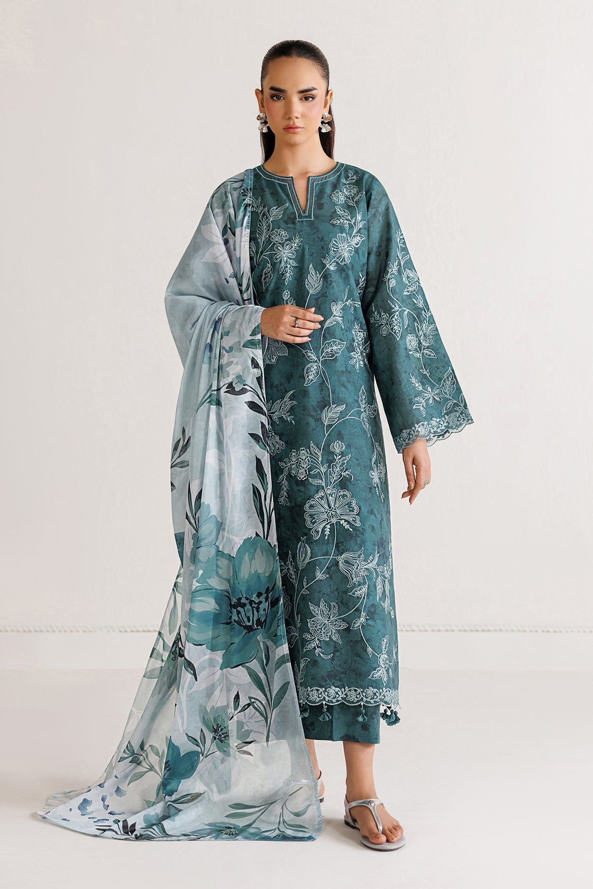 Embroidered Lawn UF-4493 - Baroque