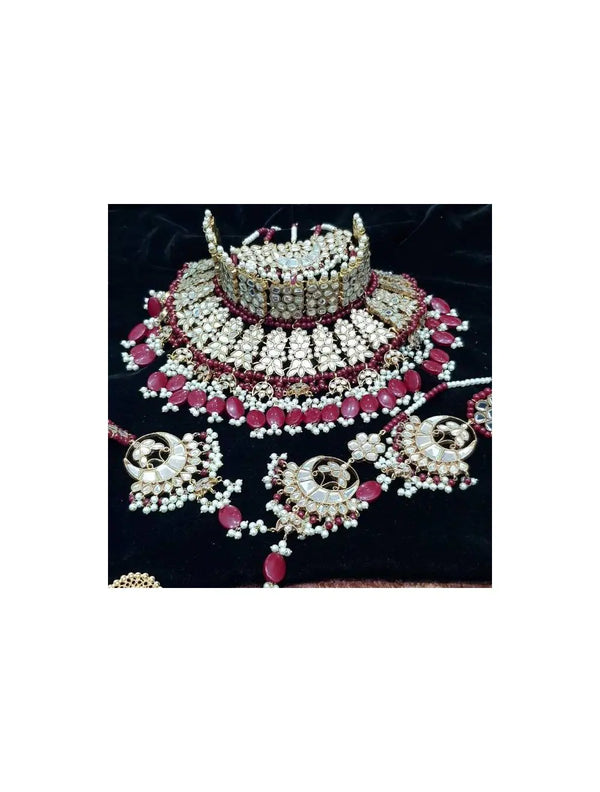 Graceful Kundan Bridal Jewellery Set