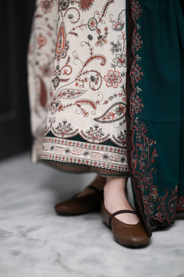Elara – Ivory Embroidered Karandi 3-Piece Suit