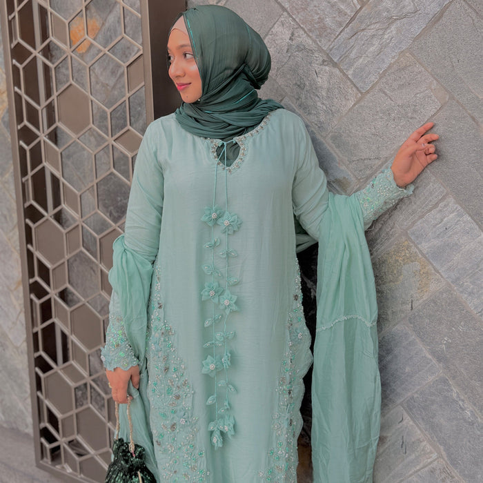2586A Embroidered 3 Piece