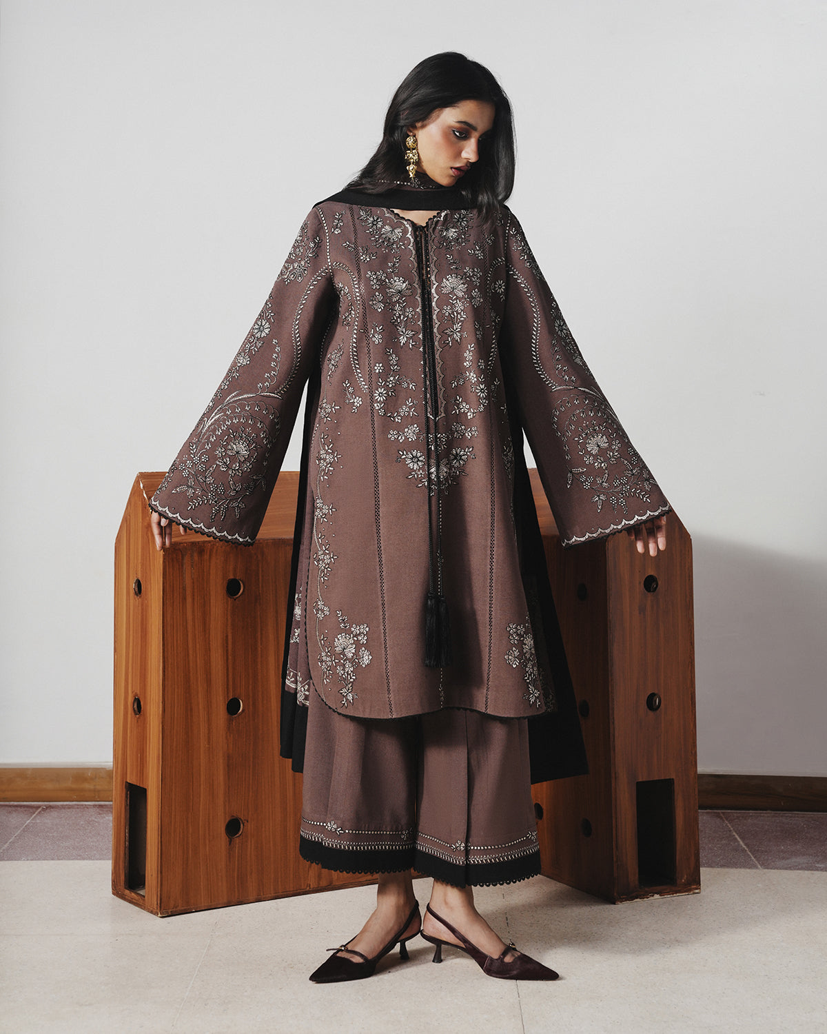 Jugnu Karandi AW26 Jabah french roast