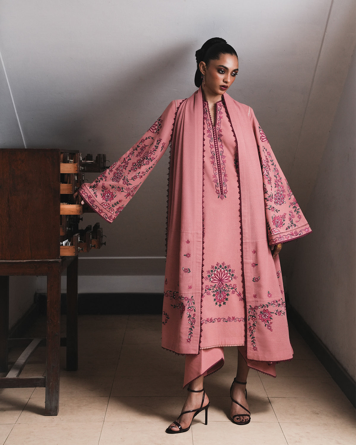 Jugnu Karandi AW26 Dahlia tea pink