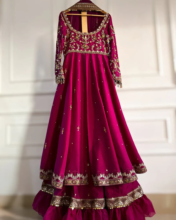 pishwas dress designs pakistani A traditional 'pishwas' dress by Faiza Saqlain, a Lahore based designer who is incredibly popular in Pakistan. Faiza started her brand in 2012, earning success because of her chic silhouettes infused with