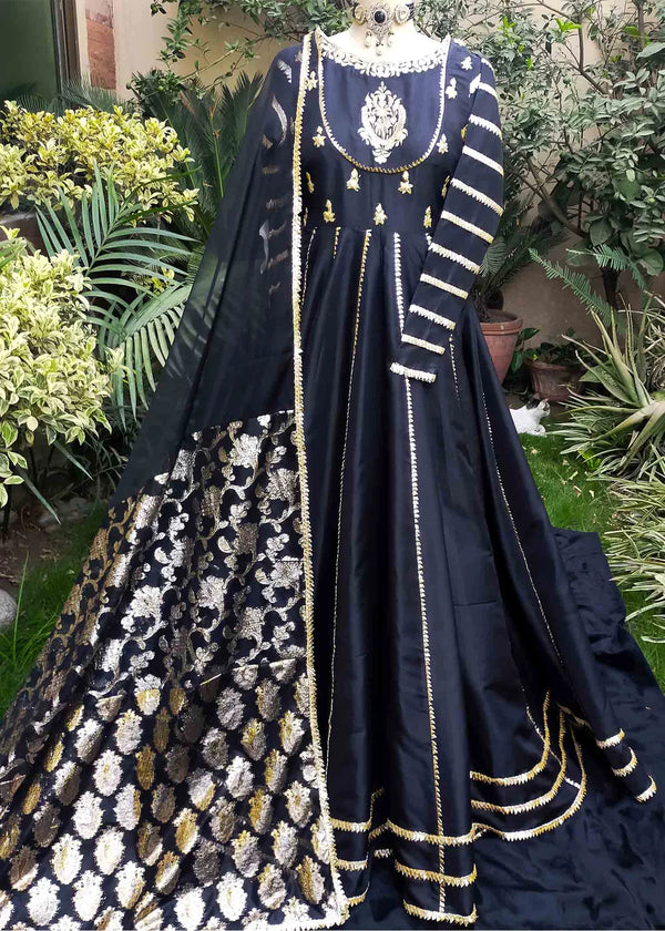 Black & gold Peshwas